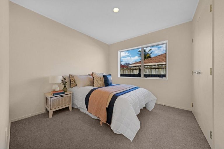 Photo of property in 1/15 Tolben Place, Golflands, Auckland, 2013