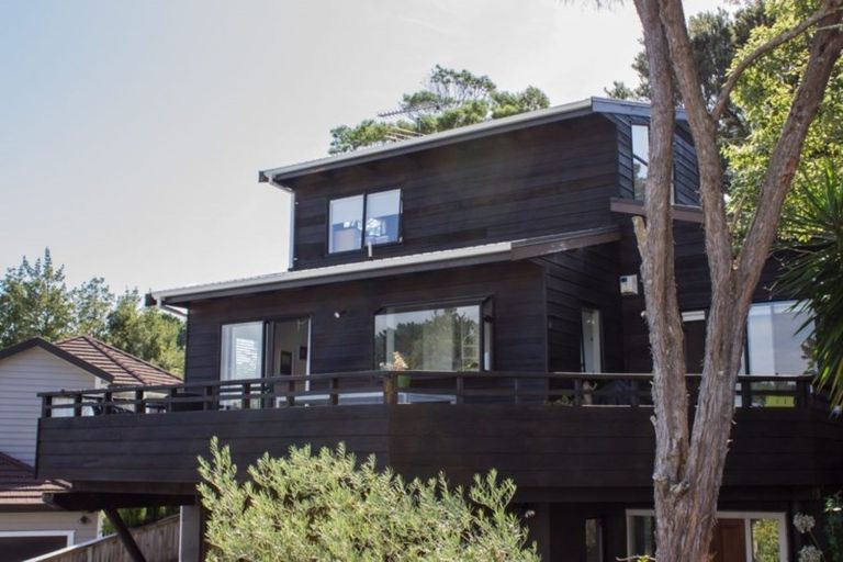 Photo of property in 1/55 James Evans Drive, Northcote, Auckland, 0627