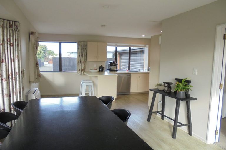 Photo of property in 2/39 Jennifer Street, Bryndwr, Christchurch, 8053