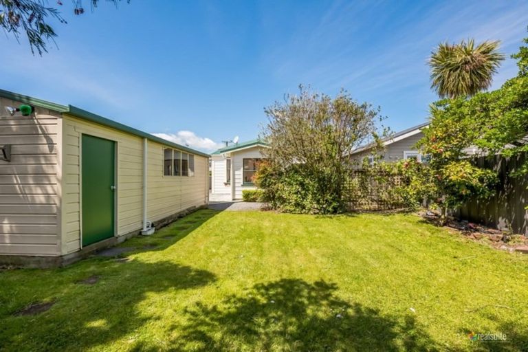 Photo of property in 25 Plunket Avenue, Petone, Lower Hutt, 5012
