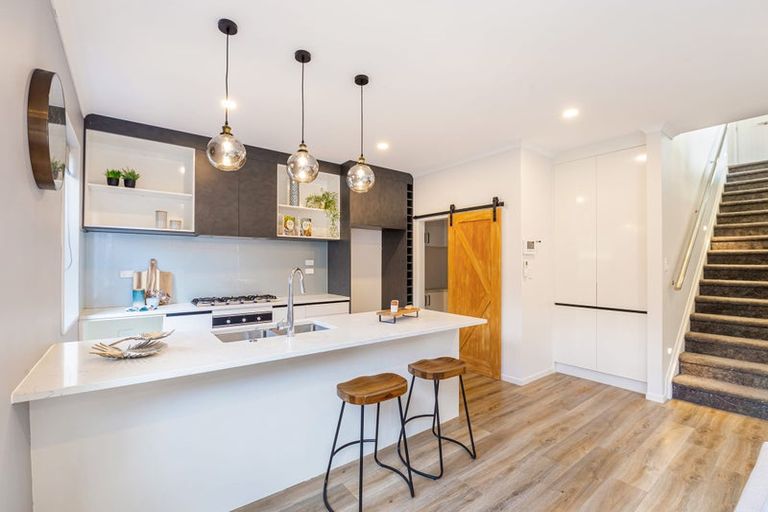 Photo of property in 6 Barrique Road, Kumeu, 0810