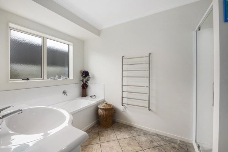 Photo of property in 32 Sunstone Crescent, Brown Owl, Upper Hutt, 5018