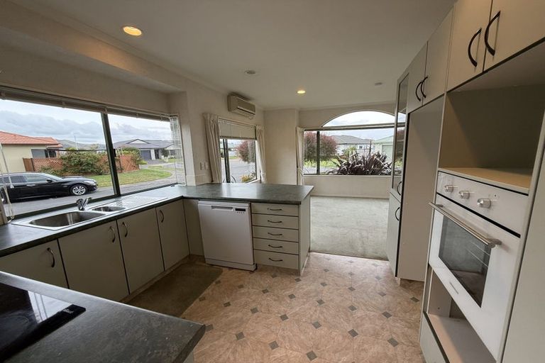 Photo of property in 11 Addington Place, Taradale, Napier, 4112