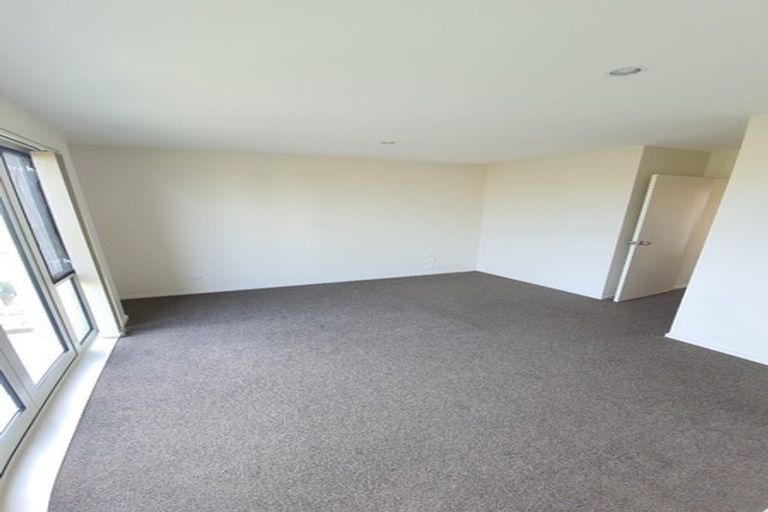 Photo of property in 11 Puweto Avenue, Takanini, 2112