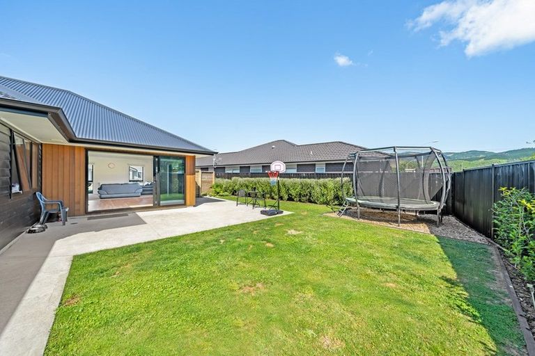 Photo of property in 5 Don Griffin Grove, Trentham, Upper Hutt, 5018