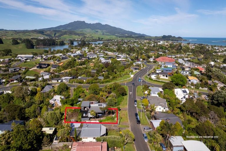 Photo of property in 1 Bay View Road, Raglan, 3225