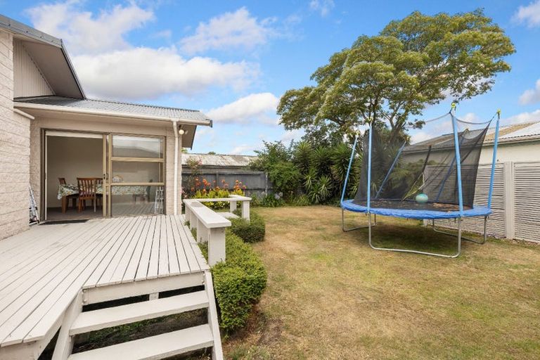 Photo of property in 16 Dunstan Crescent, Hornby, Christchurch, 8042