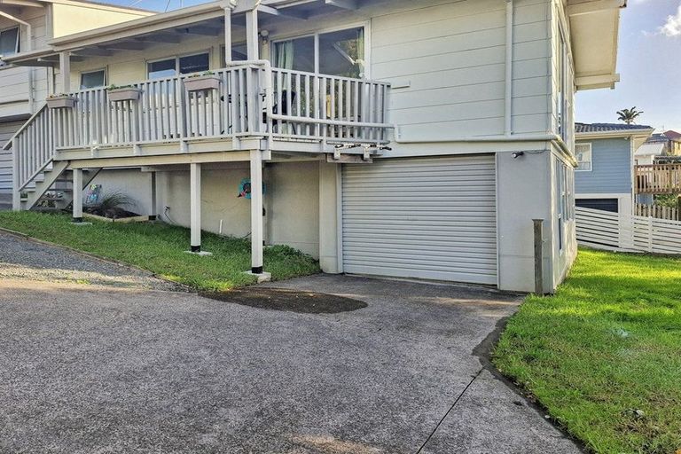 Photo of property in 2/36 Widmore Drive, Massey, Auckland, 0614