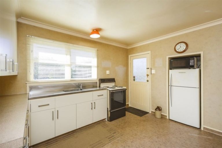 Photo of property in 11 Athlone Place, Hokowhitu, Palmerston North, 4410