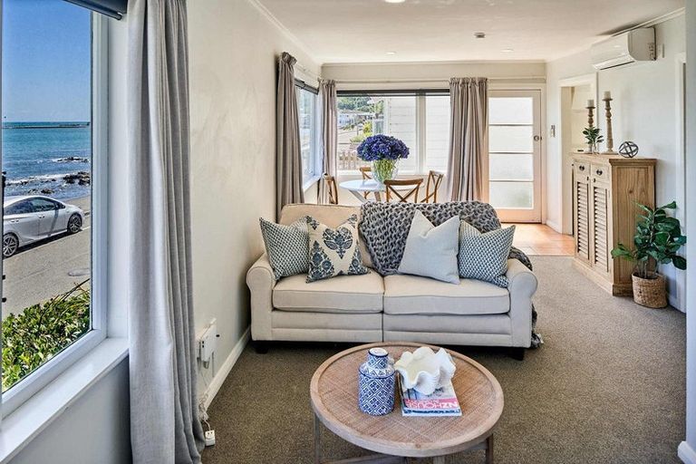 Photo of property in 32 Moana Road, Plimmerton, Porirua, 5026