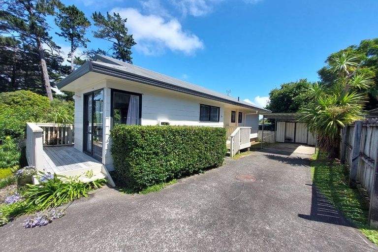 Photo of property in 2/13 Coubray Place, Botany Downs, Auckland, 2010