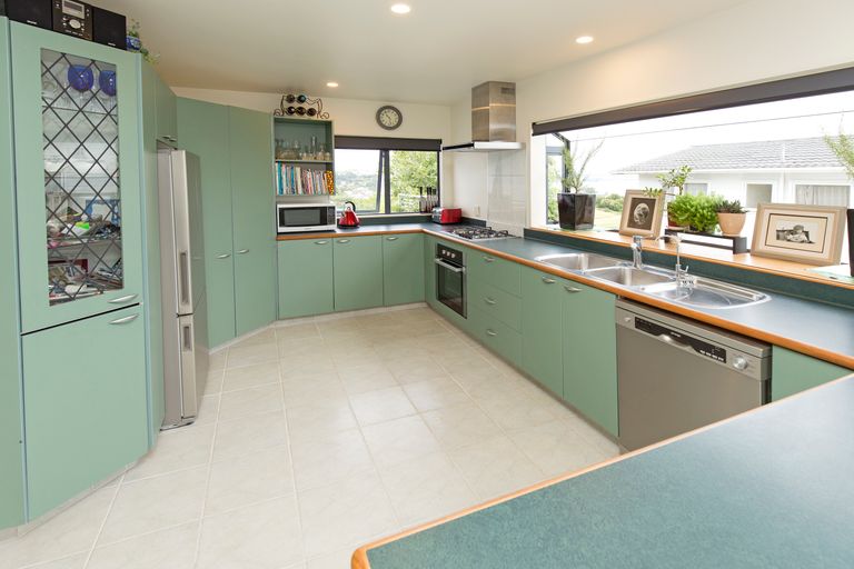 Photo of property in 62 Stanmore Bay Road, Stanmore Bay, Whangaparaoa, 0932