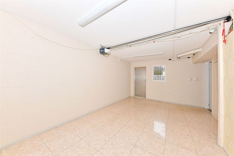 Photo of property in 8d Broadbent Street, Riccarton, Christchurch, 8041