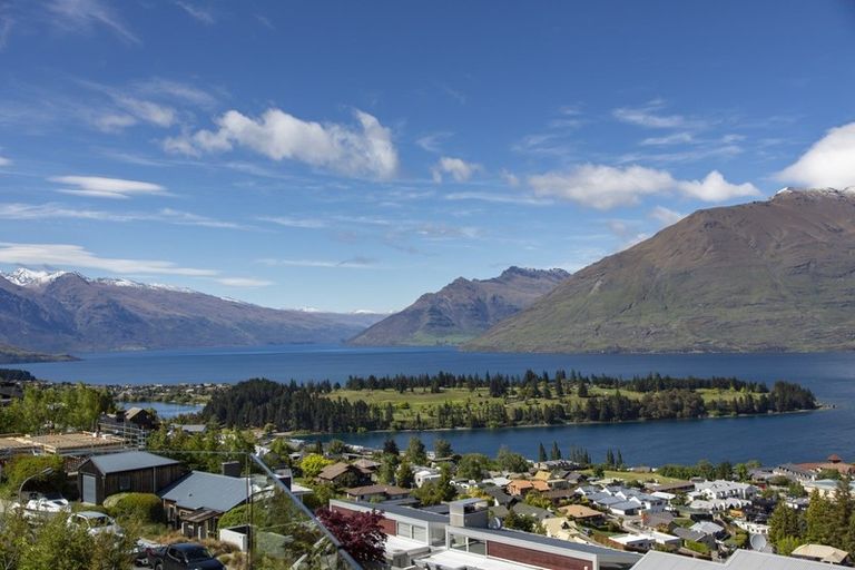 Photo of property in 37 Belfast Terrace, Queenstown, 9300