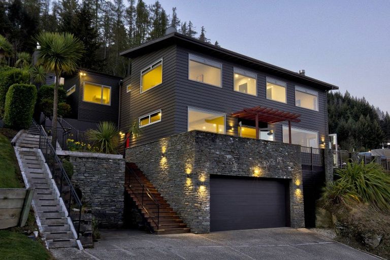 Photo of property in 75 Hensman Road, Queenstown, 9300