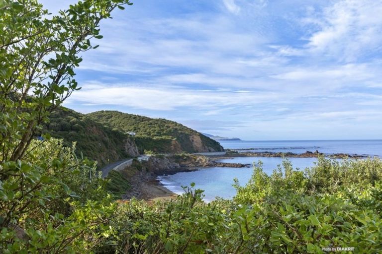 Photo of property in 17 Cave Road, Houghton Bay, Wellington, 6023