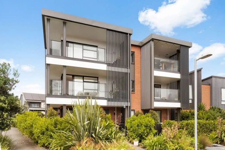 Photo of property in 3/2 Sioux Road, Hobsonville, Auckland, 0616