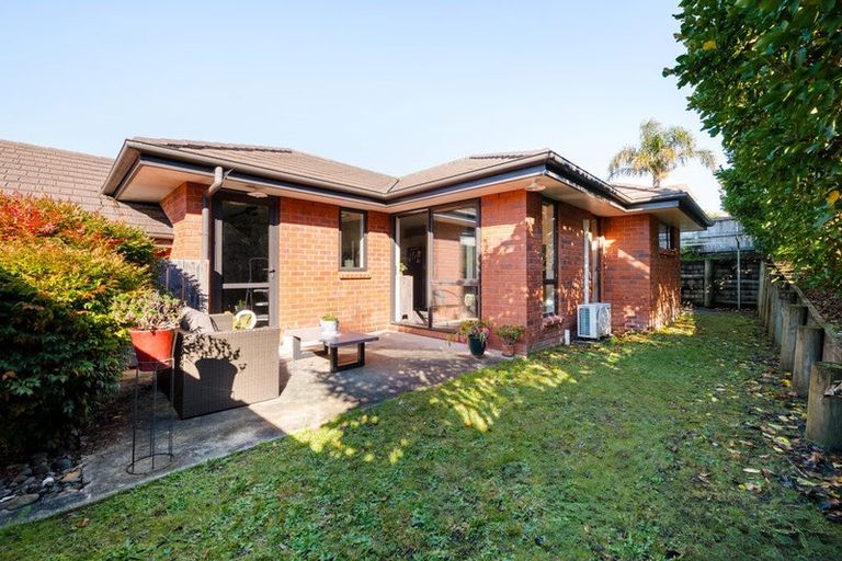 Photo of property in 2/16 Highgrove Drive, Grandview Heights, Hamilton, 3200