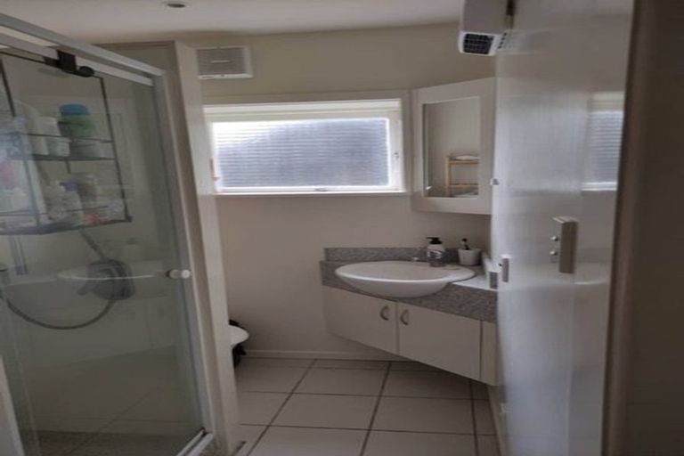 Photo of property in 11 Randwick Road, Northland, Wellington, 6012