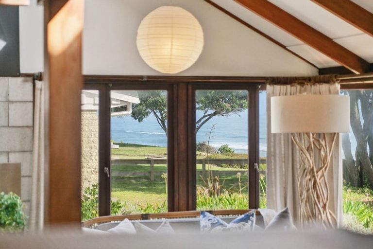 Photo of property in 135 Karewa Parade, Papamoa Beach, Papamoa, 3118