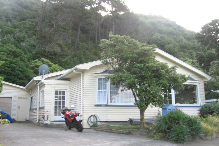 Photo of property in 138 Breaker Bay Road, Breaker Bay, Wellington, 6022