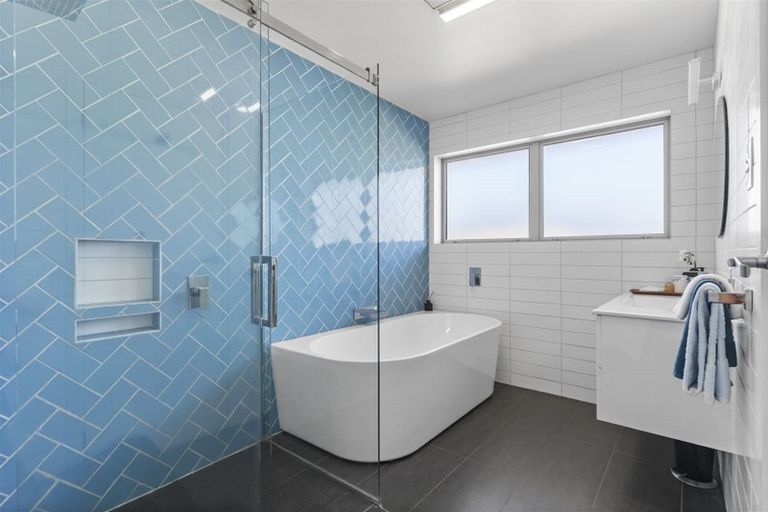 Photo of property in 24 Gulf Crest, Bucklands Beach, Auckland, 2012