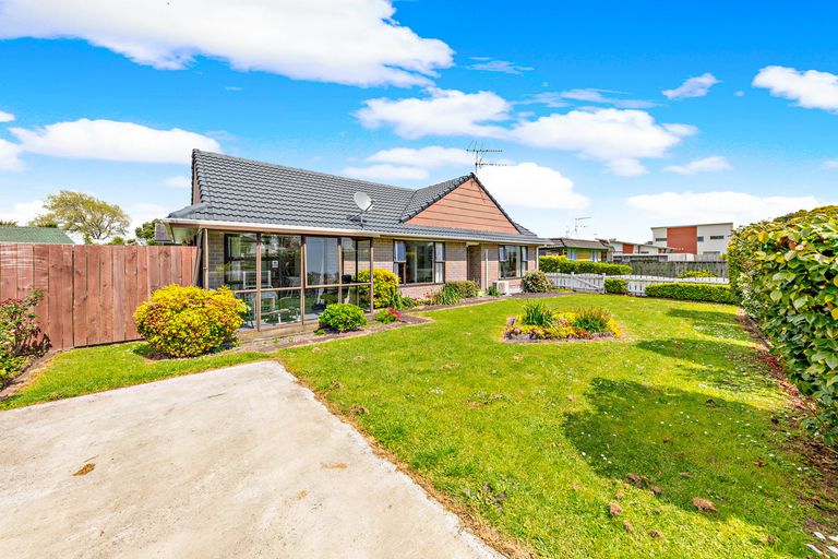 Photo of property in 1/42 Park Estate Road, Rosehill, Papakura, 2113