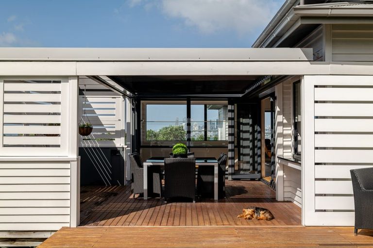 Photo of property in 14 Hinemoa Terrace, Birkenhead, Auckland, 0626