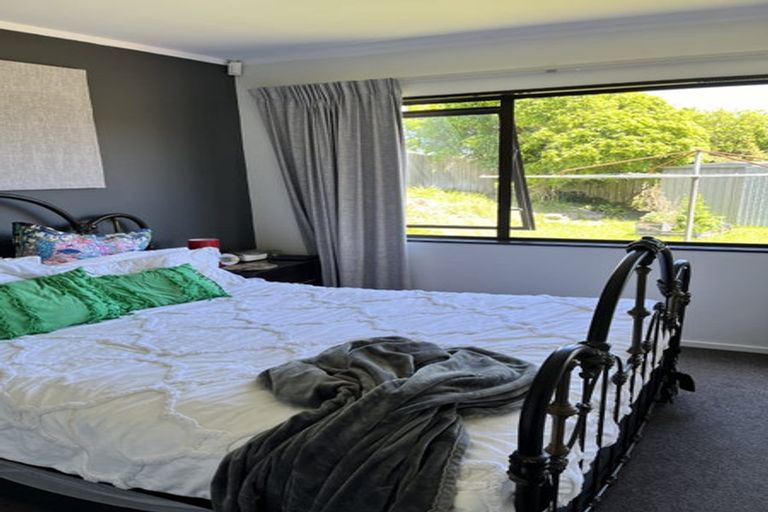Photo of property in 136 Holborn Drive, Stokes Valley, Lower Hutt, 5019