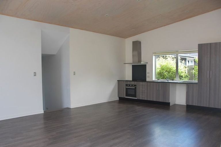 Photo of property in 559b Glenfield Road, Glenfield, Auckland, 0629