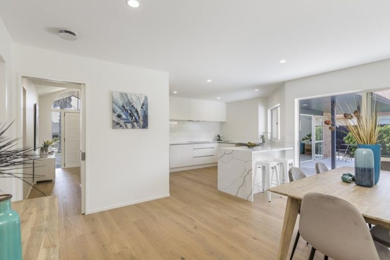 Photo of property in 26 Judd Place, Orewa, 0931