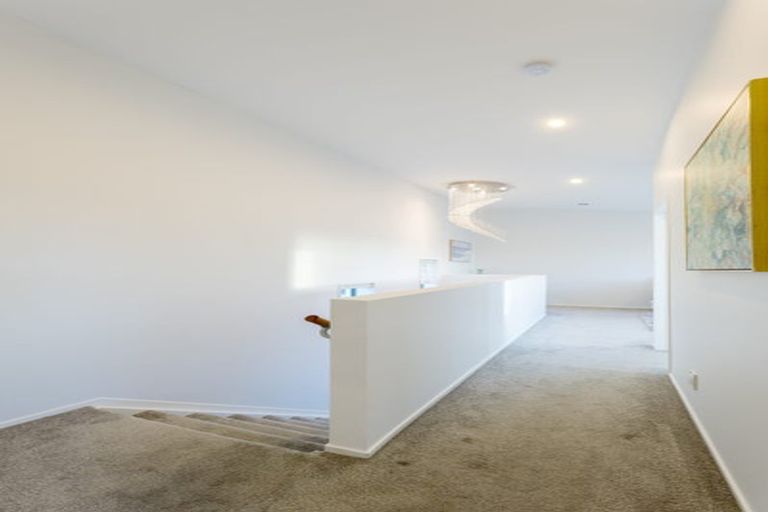 Photo of property in 2 Dhaka Lane, Ranui, Auckland, 0612