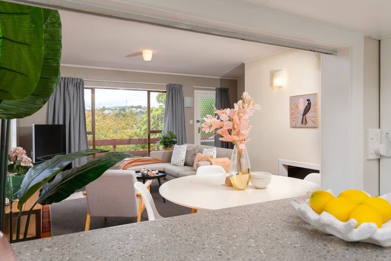 Photo of property in 6a Stella Grove, Newlands, Wellington, 6037