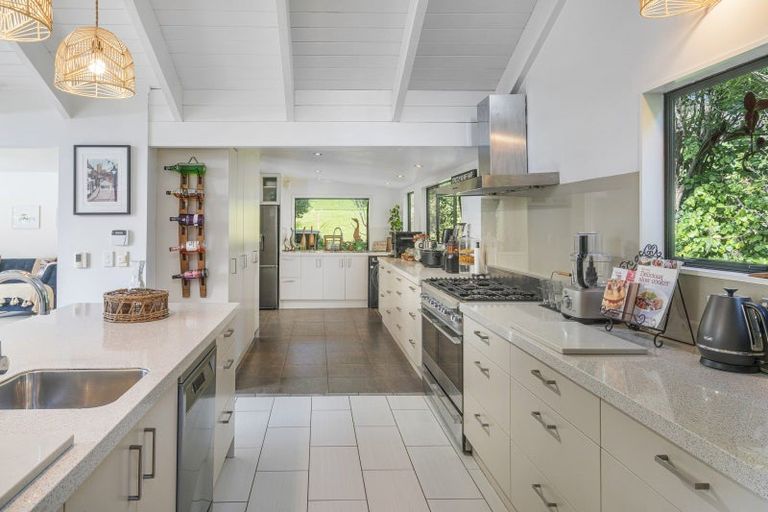 Photo of property in 5 Rewa Rewa Valley, Tairua, 3508