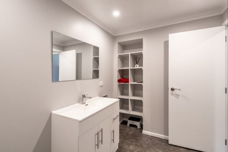 Photo of property in 5 Handley Place, Glen Avon, New Plymouth, 4312