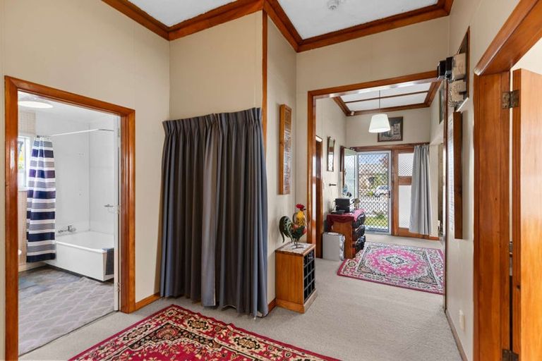 Photo of property in 51 Allardice Street, Dannevirke, 4930