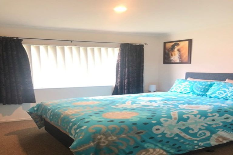 Photo of property in 18 Erne Crescent, East Tamaki, Auckland, 2016