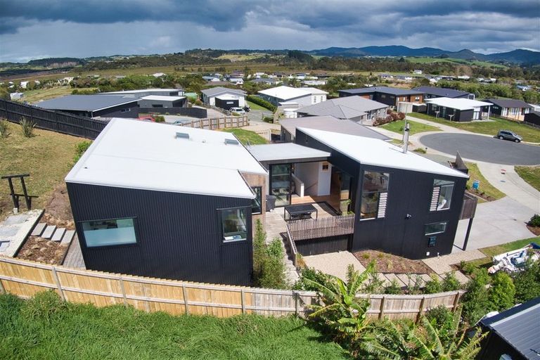 Photo of property in 32 Northcoast Place, Mangawhai Heads, Mangawhai, 0505