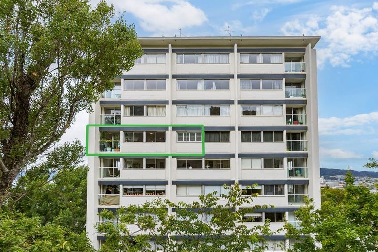 Photo of property in Grosvenor Flats, 19 Cottleville Terrace, Thorndon, Wellington, 6011