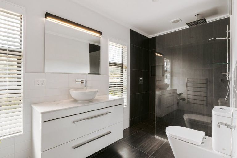 Photo of property in 18 Parlane Drive, Huapai, Kumeu, 0810