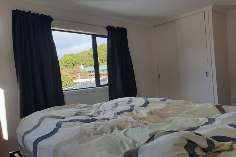 Photo of property in 56a Salford Street, Newlands, Wellington, 6037