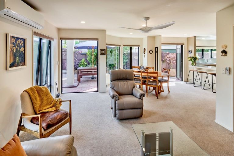 Photo of property in 2/139 Knights Road, Hutt Central, Lower Hutt, 5010