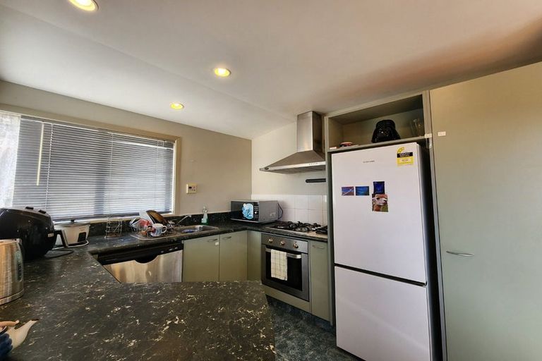 Photo of property in 82a Stewart Drive, Newlands, Wellington, 6037