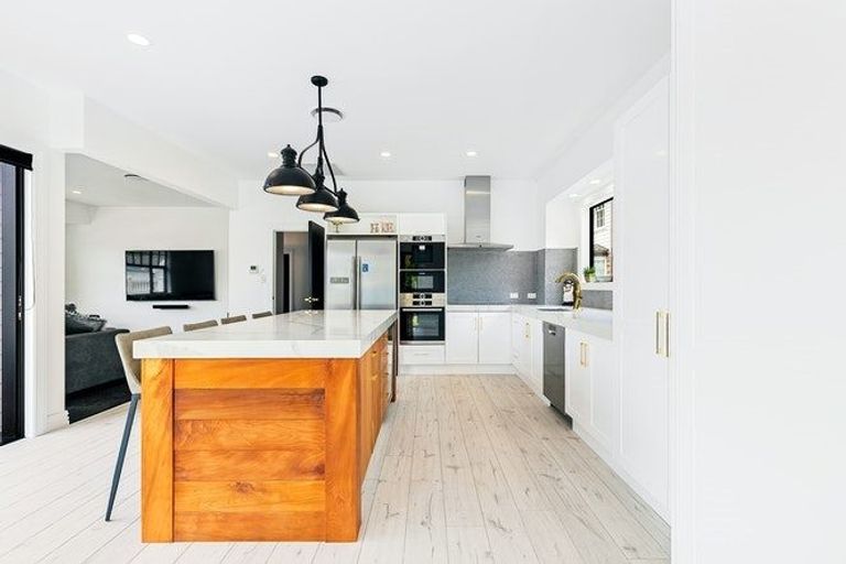 Photo of property in 36 Kahu Road, Fendalton, Christchurch, 8041