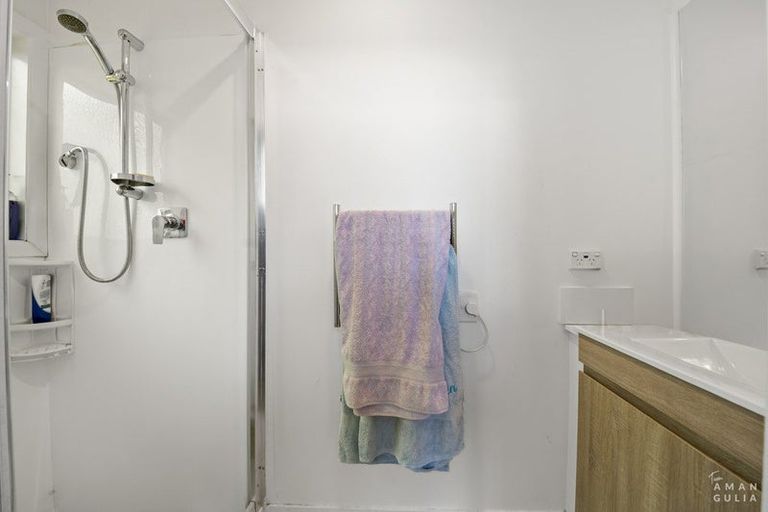 Photo of property in 3 Kathleen Street, Totara Vale, Auckland, 0627