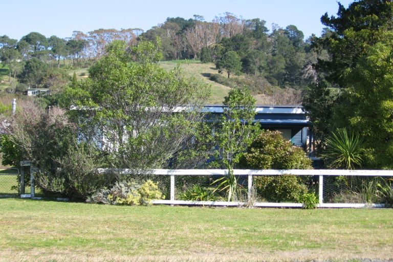 Photo of property in 24 Captain Cook Road, Cooks Beach, Whitianga, 3591