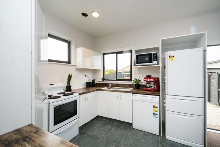 Photo of property in 15 Suzanne Grove, Kelvin Grove, Palmerston North, 4414