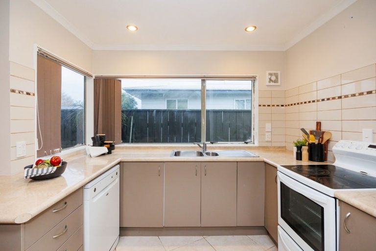 Photo of property in 12 Coromandel Court, Roslyn, Palmerston North, 4414