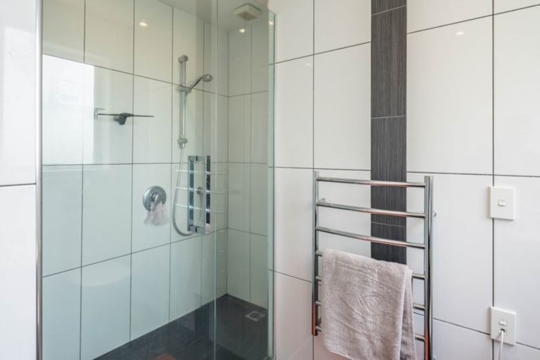 Photo of property in 385a Karori Road, Karori, Wellington, 6012