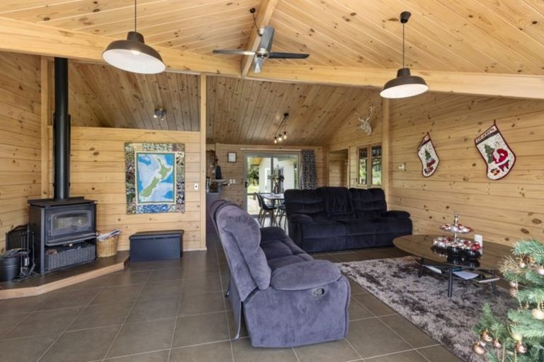 Photo of property in 49 Kakariki Way, Whitemans Valley, Upper Hutt, 5371